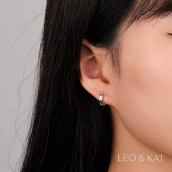 2 Tone Chunky Huggie Earrings. 925 Sterling Silver. #1100 - Picture 5 of 7